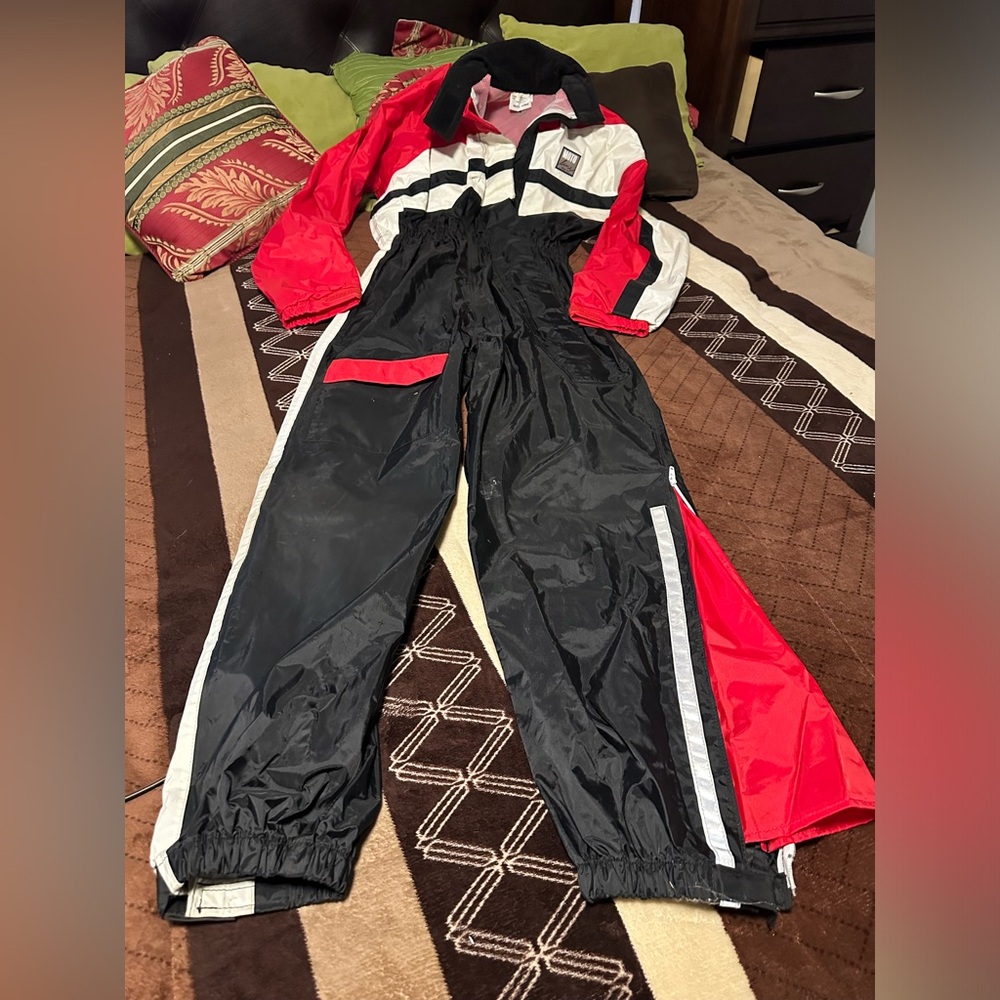TEKNIC ONE PIECE MOTORCYCLE REFLECTIVE RAIN SUIT. SIZE SMALL.